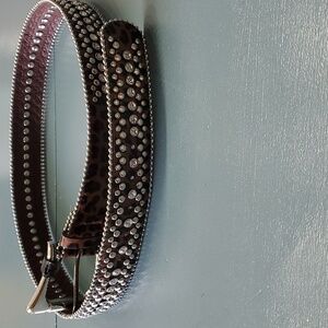 Lulu, new with tags women's belt, blind. Siver hardware. Studded with Re…
